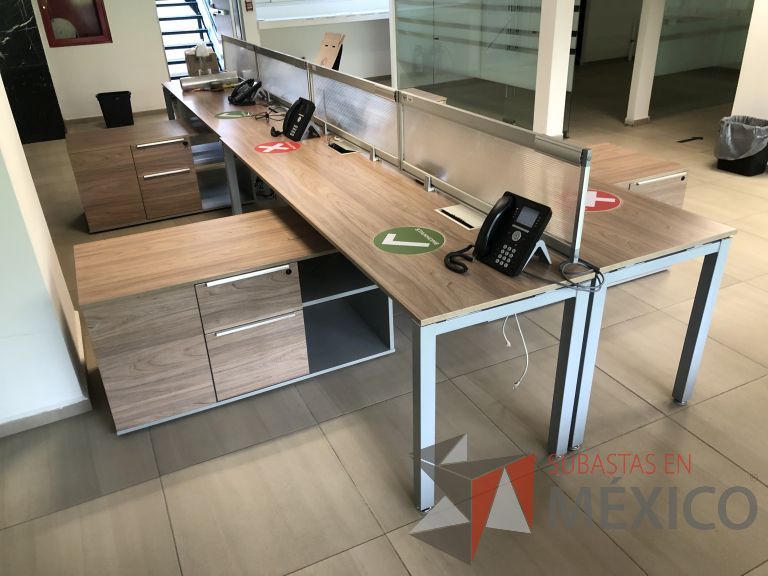 Lote 158 - Estación de trabajo para 8 personas con 4 credenzas - Imagen 14