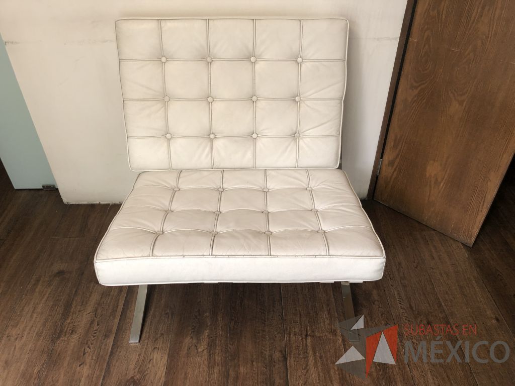 Lote 622- Sillón de 1 plaza asiento y respaldo en piel color blanco - Imagen 2