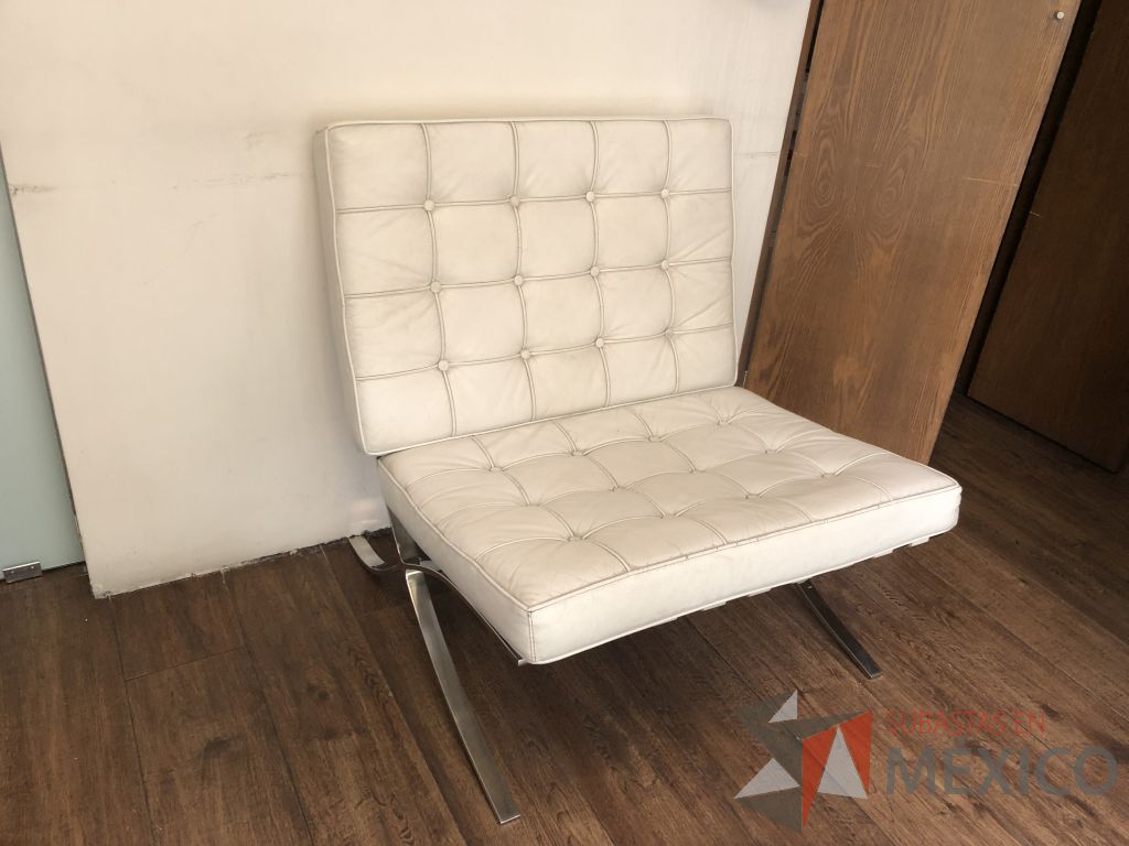 Lote 622- Sillón de 1 plaza asiento y respaldo en piel color blanco - Imagen 3