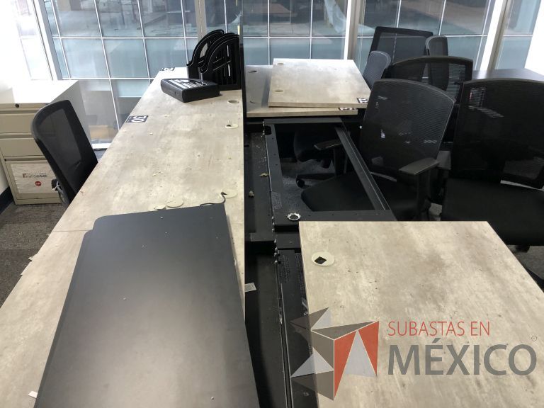 Lote 003 - Estación de trabajo para 6 personas con divisiones y orificios para cable - Imagen 6