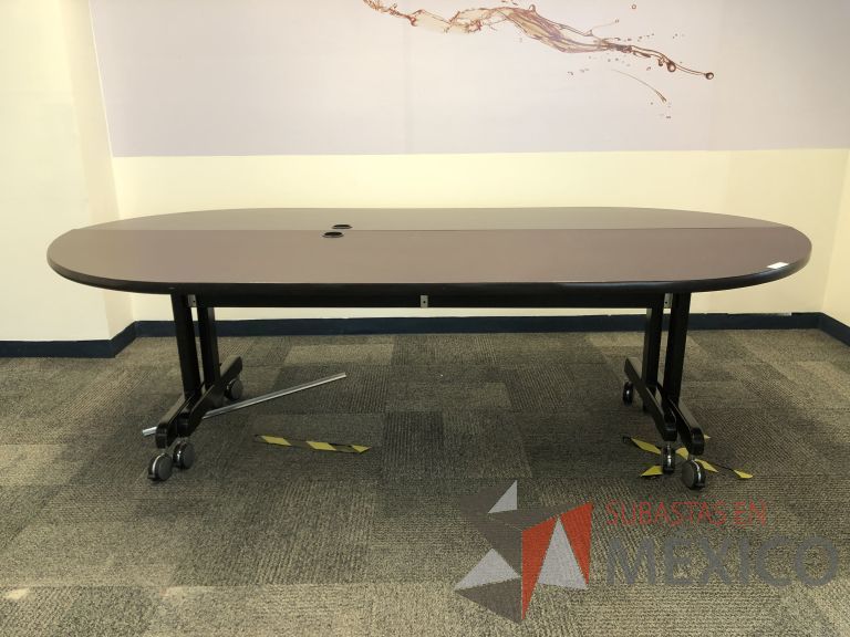 Lote 226 - Mesa de sala de juntas para 10 personas - Imagen 2