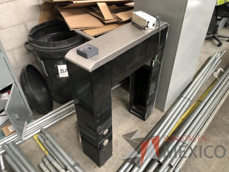 Lote 007 - Torniquete con puerta de bandera de cristal para acceso de discapacitados - Imagen 5
