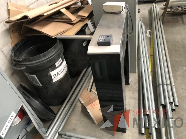 Lote 007 - Torniquete con puerta de bandera de cristal para acceso de discapacitados - Imagen 6