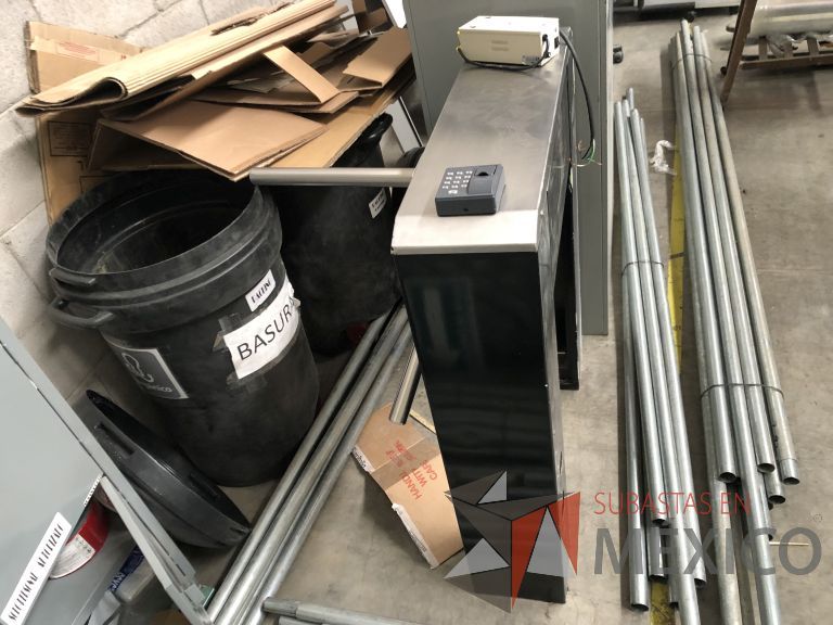 Lote 007 - Torniquete con puerta de bandera de cristal para acceso de discapacitados - Imagen 8