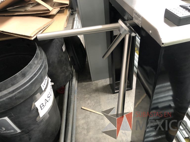 Lote 007 - Torniquete con puerta de bandera de cristal para acceso de discapacitados - Imagen 11