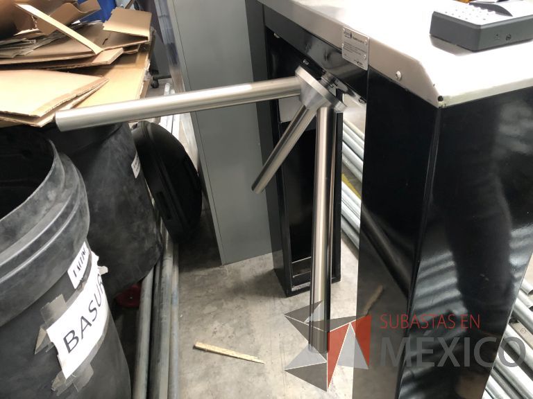 Lote 007 - Torniquete con puerta de bandera de cristal para acceso de discapacitados - Imagen 12