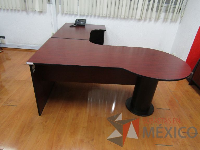 Lote 001 - Escritorio en escuadra divido en 2 secciones - Imagen 6