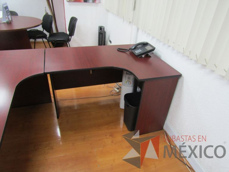 Lote 001 - Escritorio en escuadra divido en 2 secciones - Imagen 12