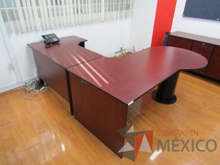 Lote 001 - Escritorio en escuadra divido en 2 secciones - Imagen 13