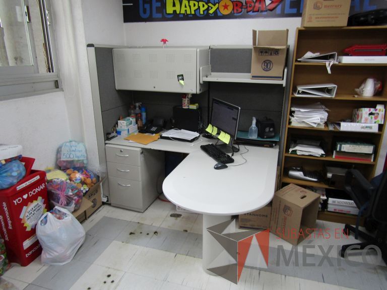 Lote 033 - Estación de trabajo para 1 persona con archivero, repisa y gaveta - Imagen 2