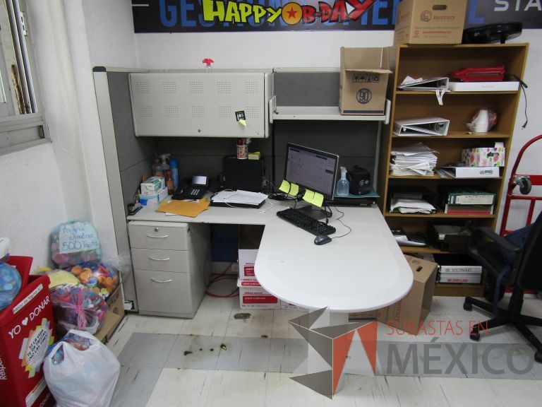 Lote 033 - Estación de trabajo para 1 persona con archivero, repisa y gaveta - Imagen 4