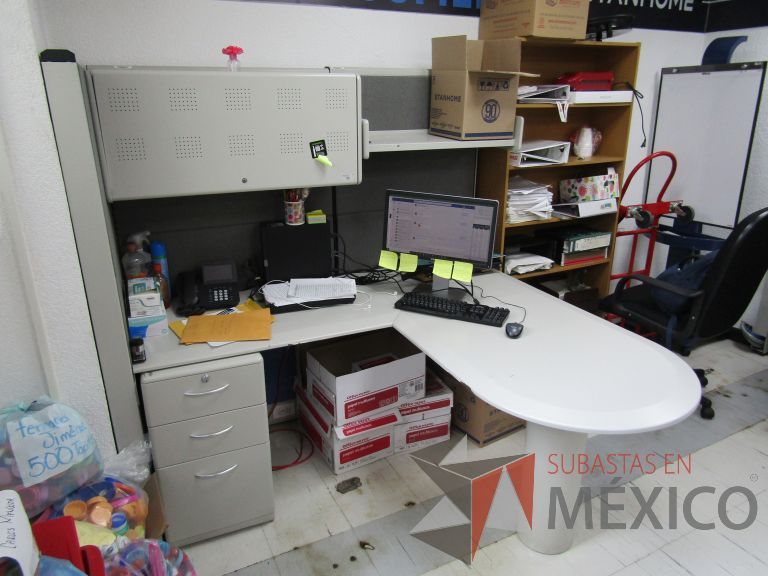 Lote 033 - Estación de trabajo para 1 persona con archivero, repisa y gaveta - Imagen 6