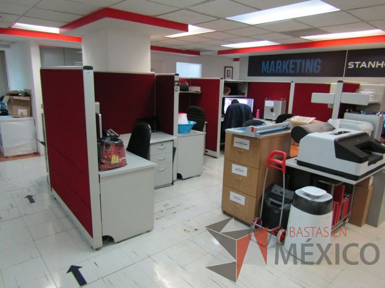 Lote 093 - Estación de trabajo para 8 personas con 4 archiveros, 7 repisas y 5 gavetas - Imagen 7