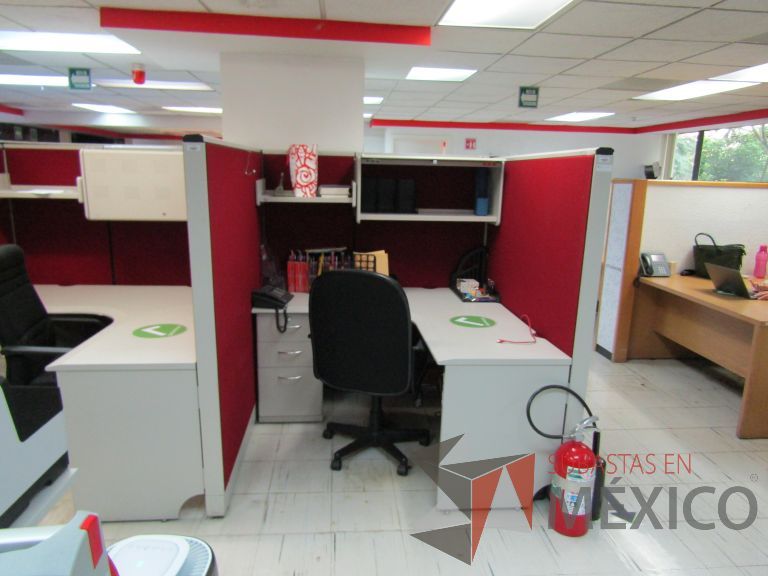Lote 093 - Estación de trabajo para 8 personas con 4 archiveros, 7 repisas y 5 gavetas - Imagen 12
