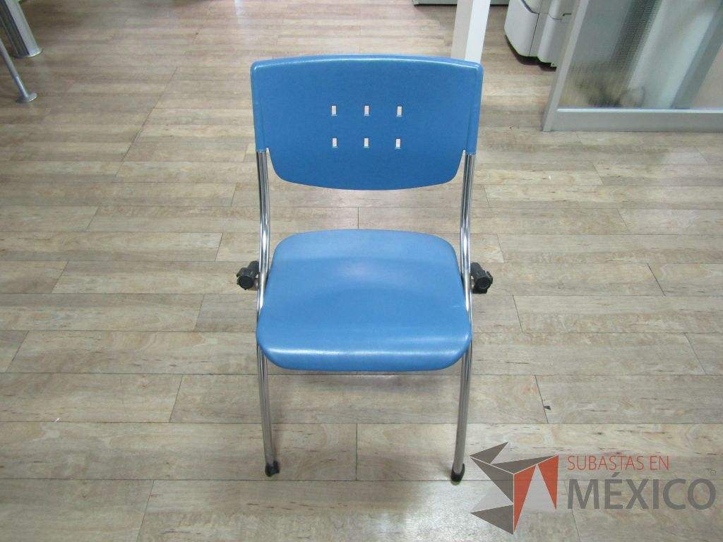 Lote 305 - 2 Sillas fijas, asiento y respaldo en plástico color azul - Imagen 3
