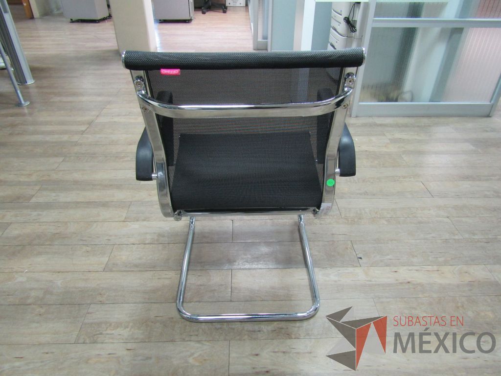 Lote 216 - Silla fija, descansabrazos, base trineo, asiento y respaldo en malla - Imagen 4