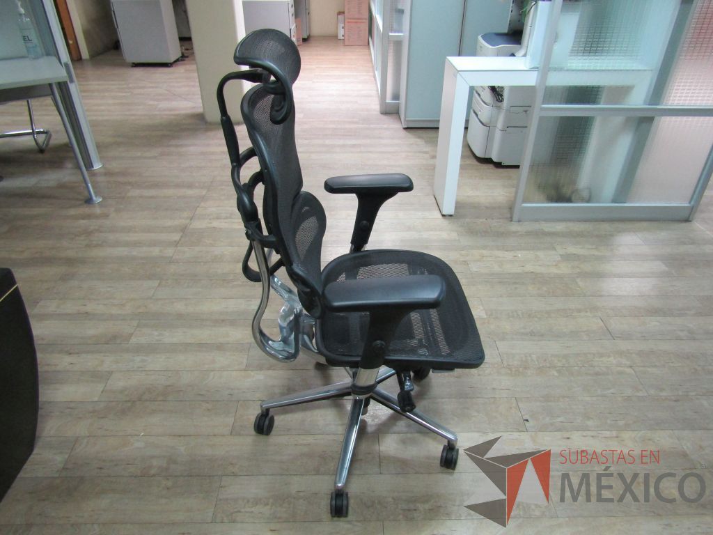 Lote 228 - 2 Sillas operativas con ruedas, descansabrazos, cabecera, asiento y respaldo en malla - Imagen 8