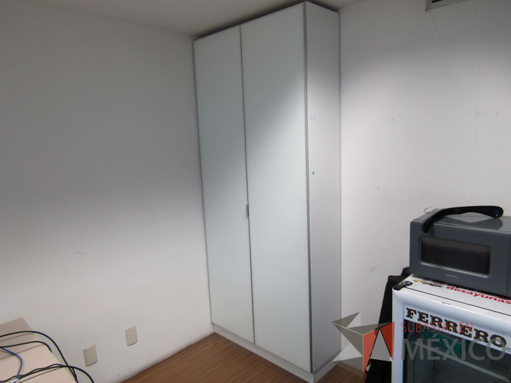 Lote 111 - Gabinete con 2 puertas y 5 entrepaños - Imagen 5