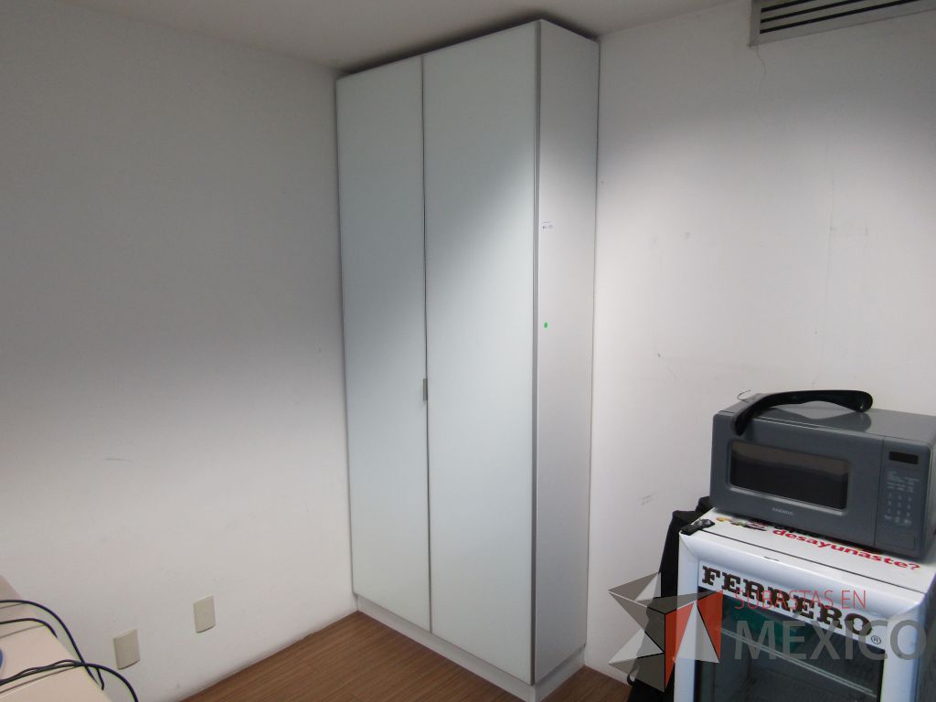 Lote 111 - Gabinete con 2 puertas y 5 entrepaños - Imagen 2