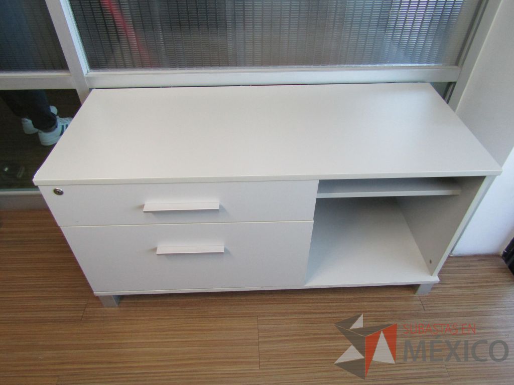 Lote 130 - Escritorio en herradura con archivero de pedestal de 3 cajones - Imagen 14