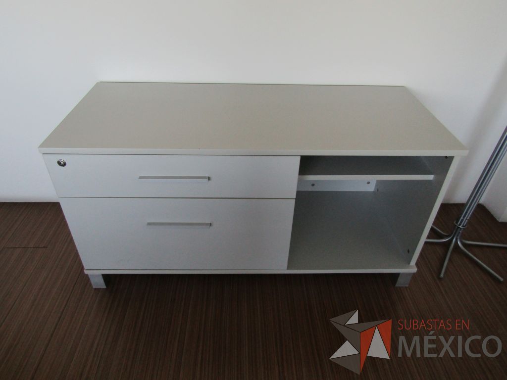 Lote 200 - Credenza con 2 cajones y 1 entrepaño - Imagen 4
