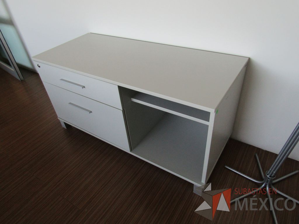 Lote 200 - Credenza con 2 cajones y 1 entrepaño