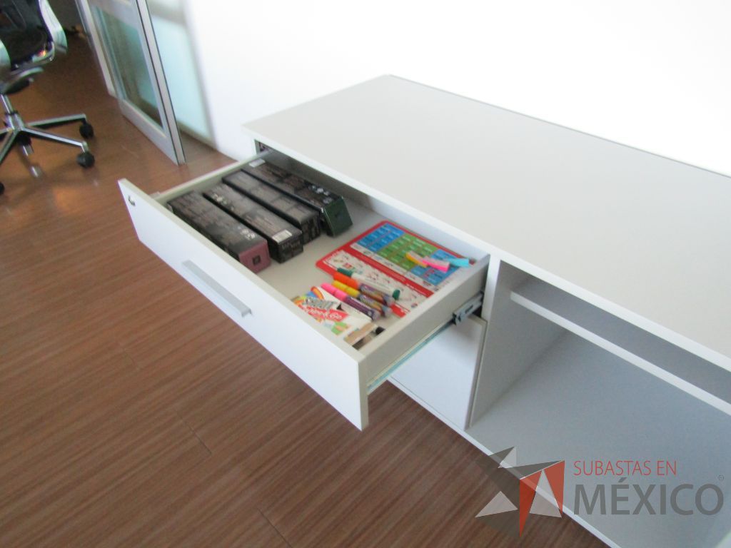 Lote 200 - Credenza con 2 cajones y 1 entrepaño - Imagen 2
