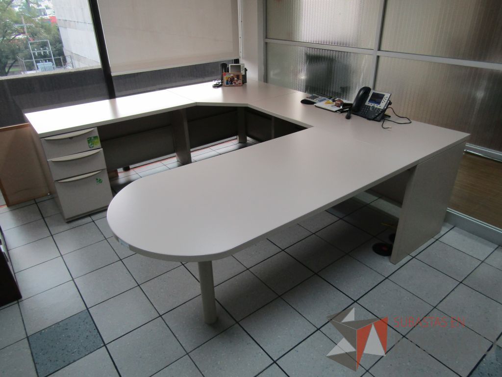 Lote 309 - Escritorio en herradura con archivero de 3 cajones - Imagen 2
