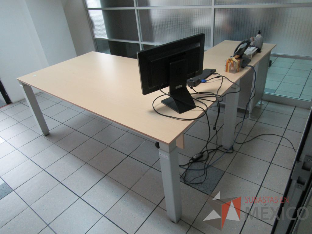 Lote 311 - Escritorio en escuadra con archivero de 3 cajones - Imagen 2