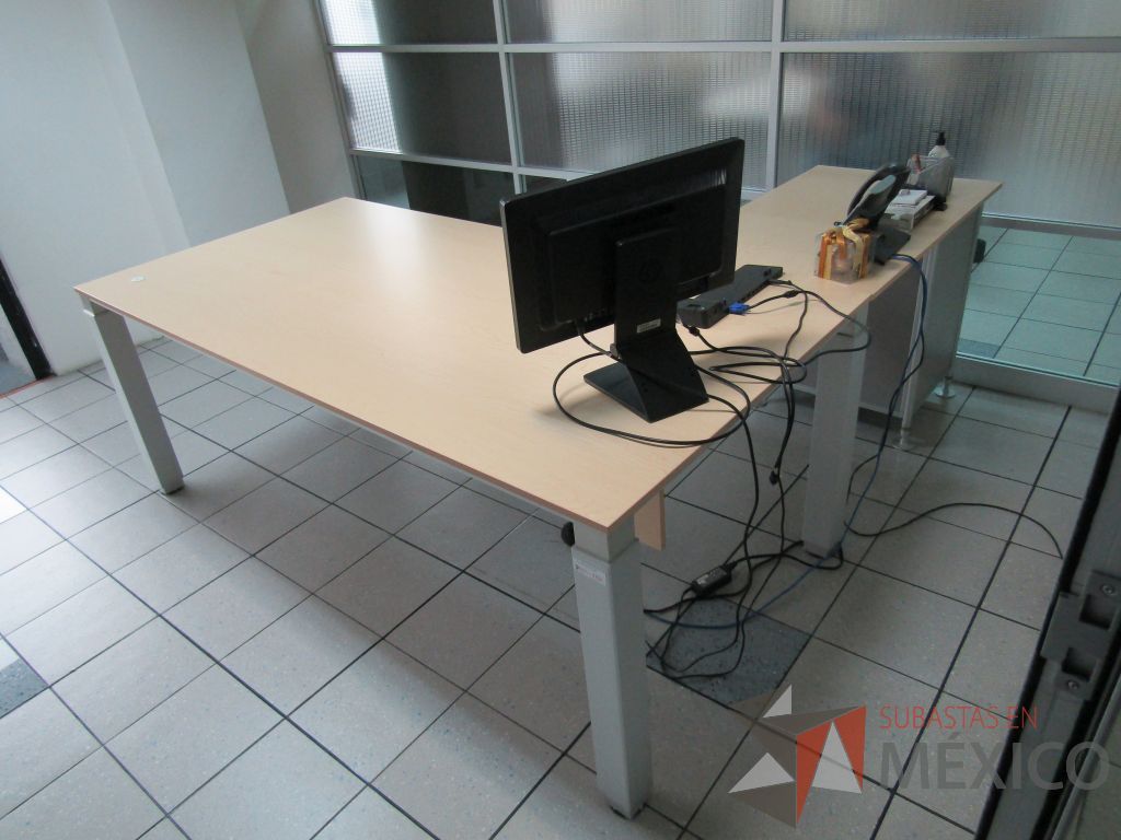 Lote 311 - Escritorio en escuadra con archivero de 3 cajones - Imagen 3