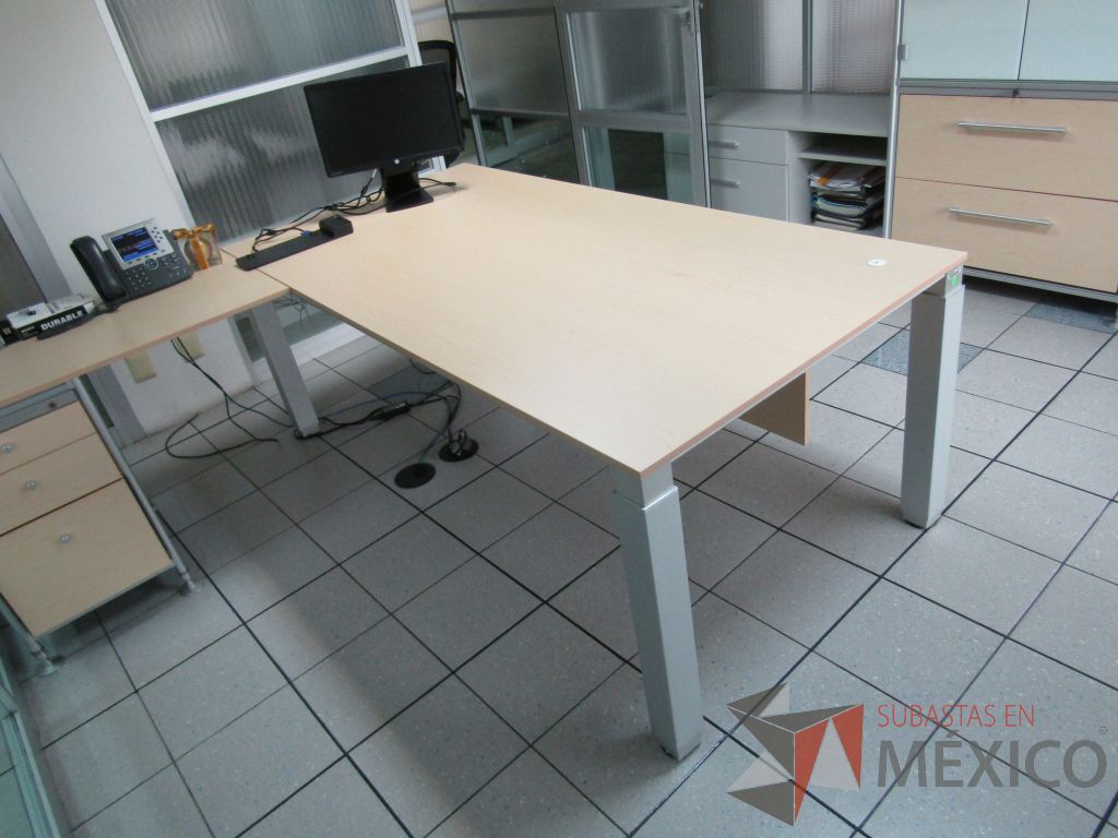 Lote 311 - Escritorio en escuadra con archivero de 3 cajones - Imagen 8