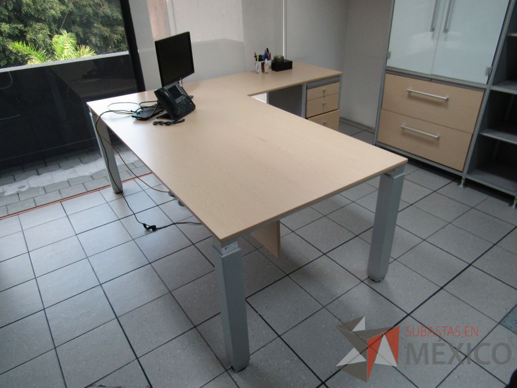 Lote 325 - Escritorio en escuadra con archivero de 3 cajones - Imagen 3