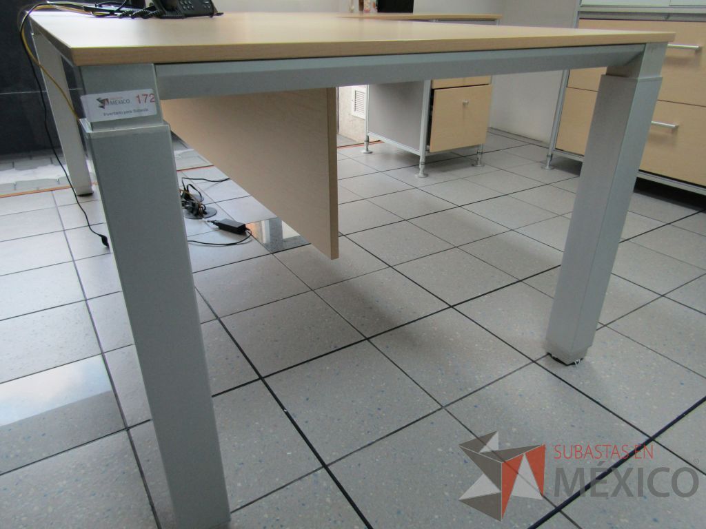 Lote 325 - Escritorio en escuadra con archivero de 3 cajones - Imagen 5