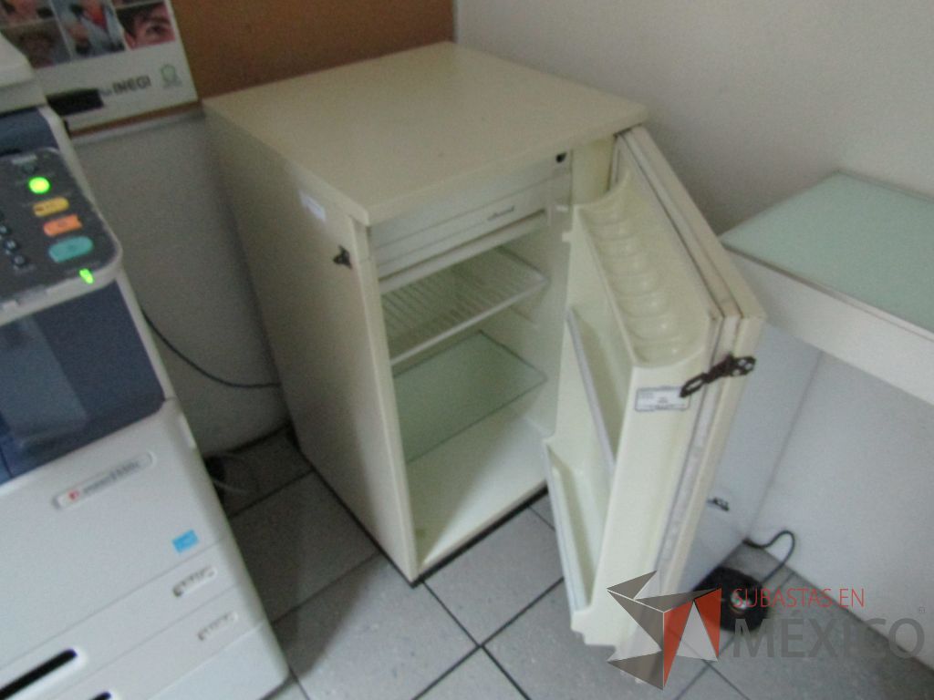 Lote 342 - Frigobar marca ACROS - Imagen 6