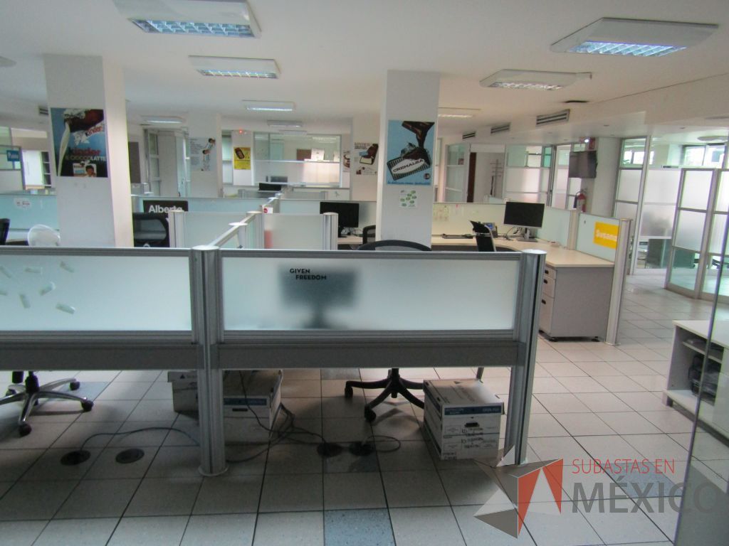 Lote 343 - Estación de trabajo para 15 personas con mampara y 15 archiveros - Imagen 4