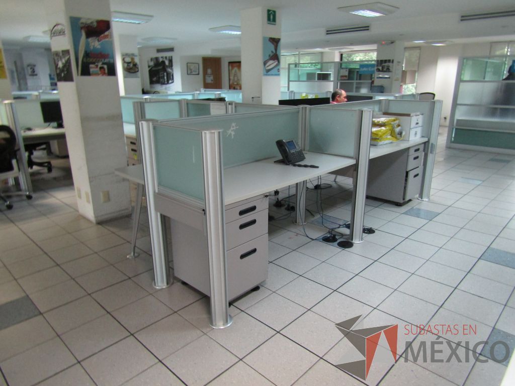Lote 343 - Estación de trabajo para 15 personas con mampara y 15 archiveros - Imagen 13
