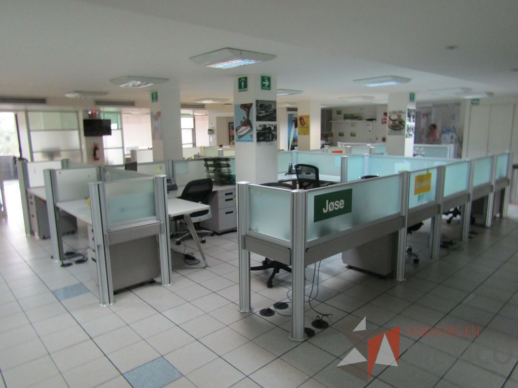 Lote 343 - Estación de trabajo para 15 personas con mampara y 15 archiveros - Imagen 16