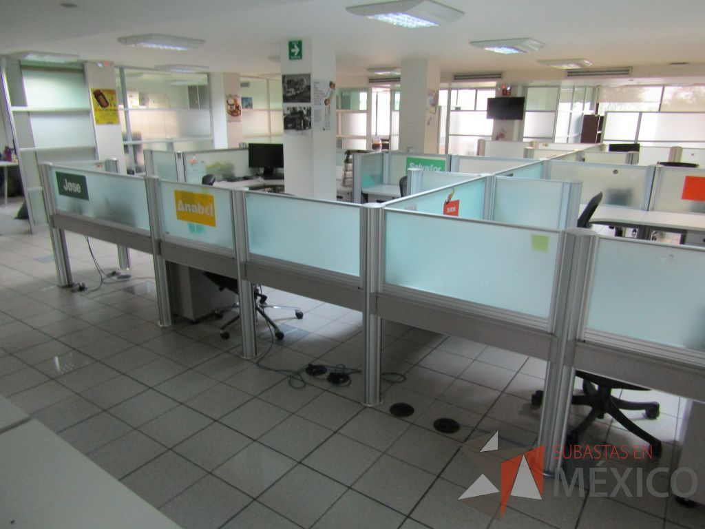Lote 343 - Estación de trabajo para 15 personas con mampara y 15 archiveros - Imagen 17