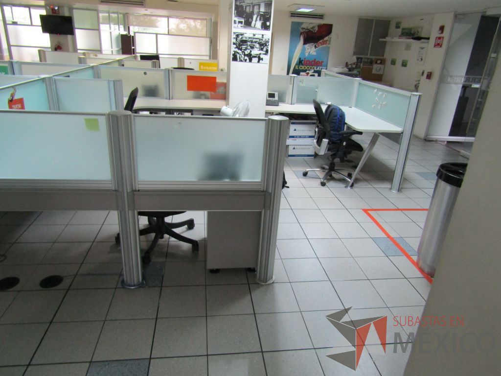 Lote 343 - Estación de trabajo para 15 personas con mampara y 15 archiveros - Imagen 18