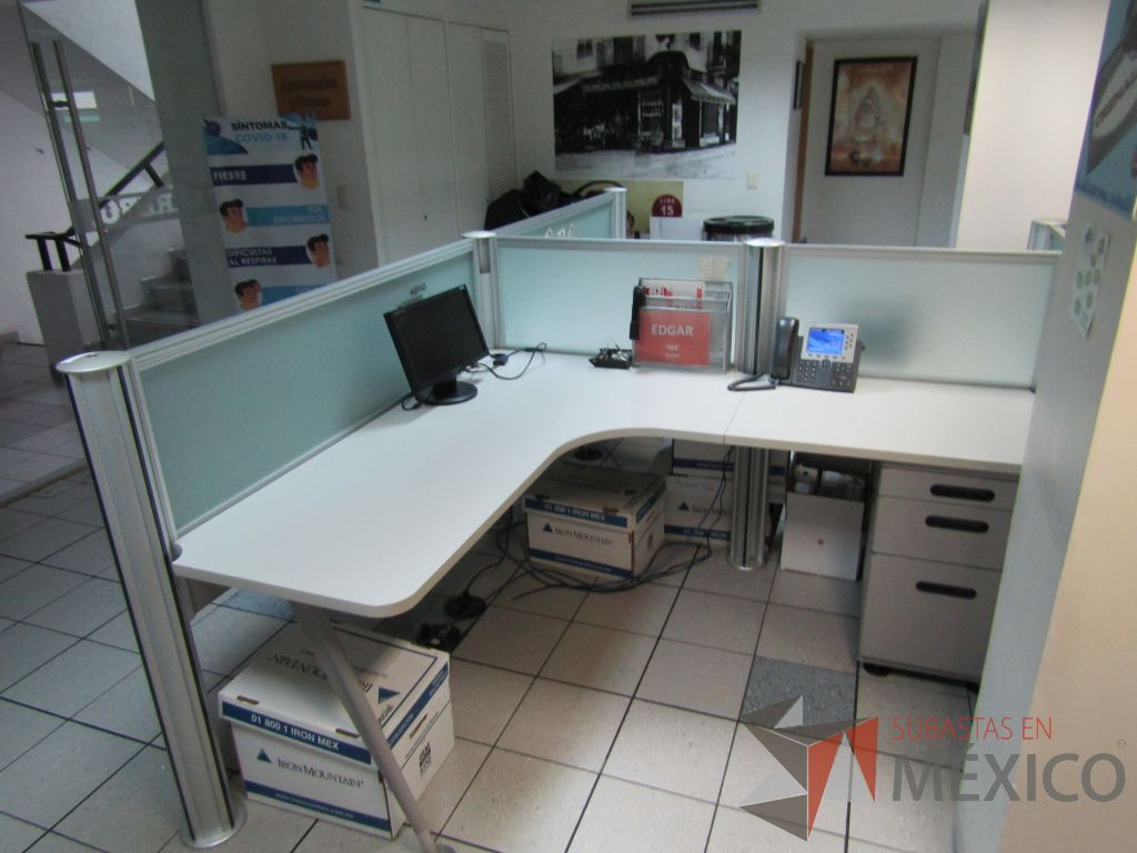 Lote 343 - Estación de trabajo para 15 personas con mampara y 15 archiveros - Imagen 22