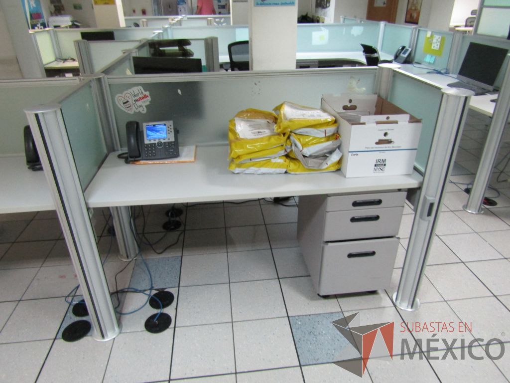 Lote 343 - Estación de trabajo para 15 personas con mampara y 15 archiveros - Imagen 28