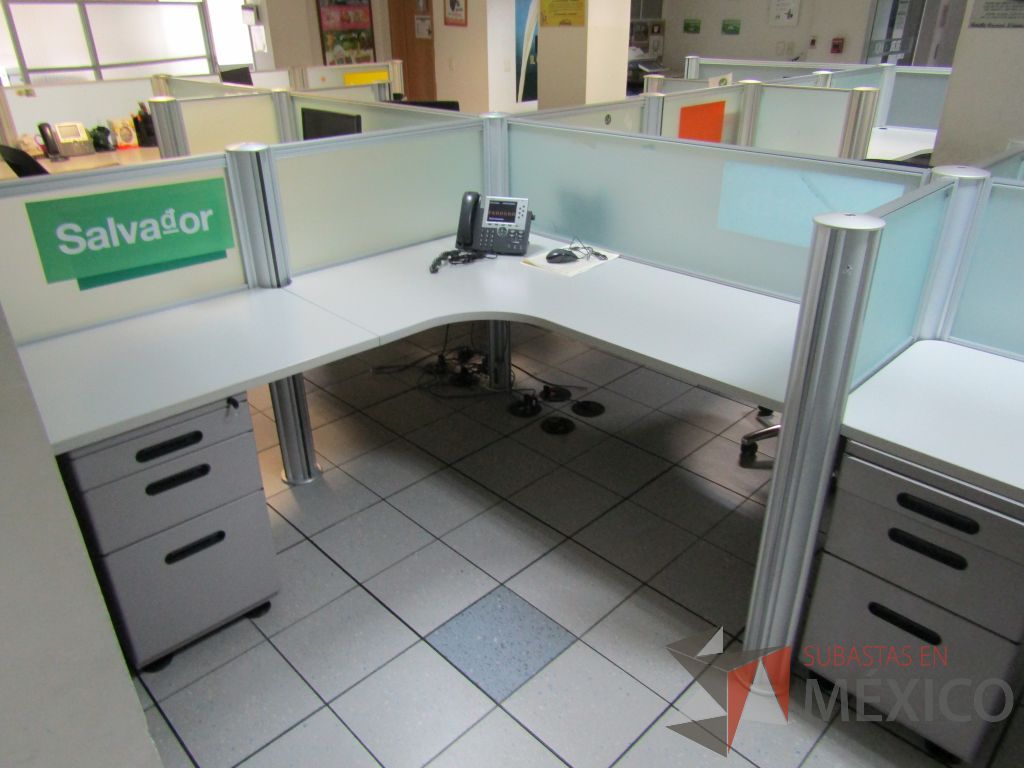 Lote 343 - Estación de trabajo para 15 personas con mampara y 15 archiveros - Imagen 30