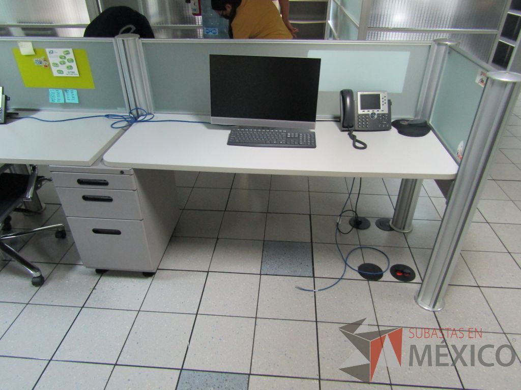 Lote 343 - Estación de trabajo para 15 personas con mampara y 15 archiveros - Imagen 32