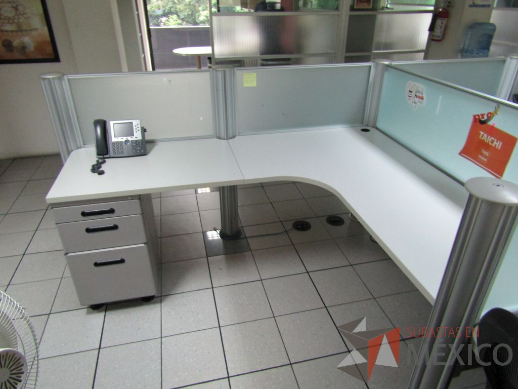 Lote 343 - Estación de trabajo para 15 personas con mampara y 15 archiveros - Imagen 33
