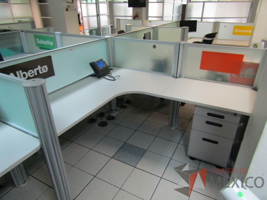 Lote 343 - Estación de trabajo para 15 personas con mampara y 15 archiveros - Imagen 34