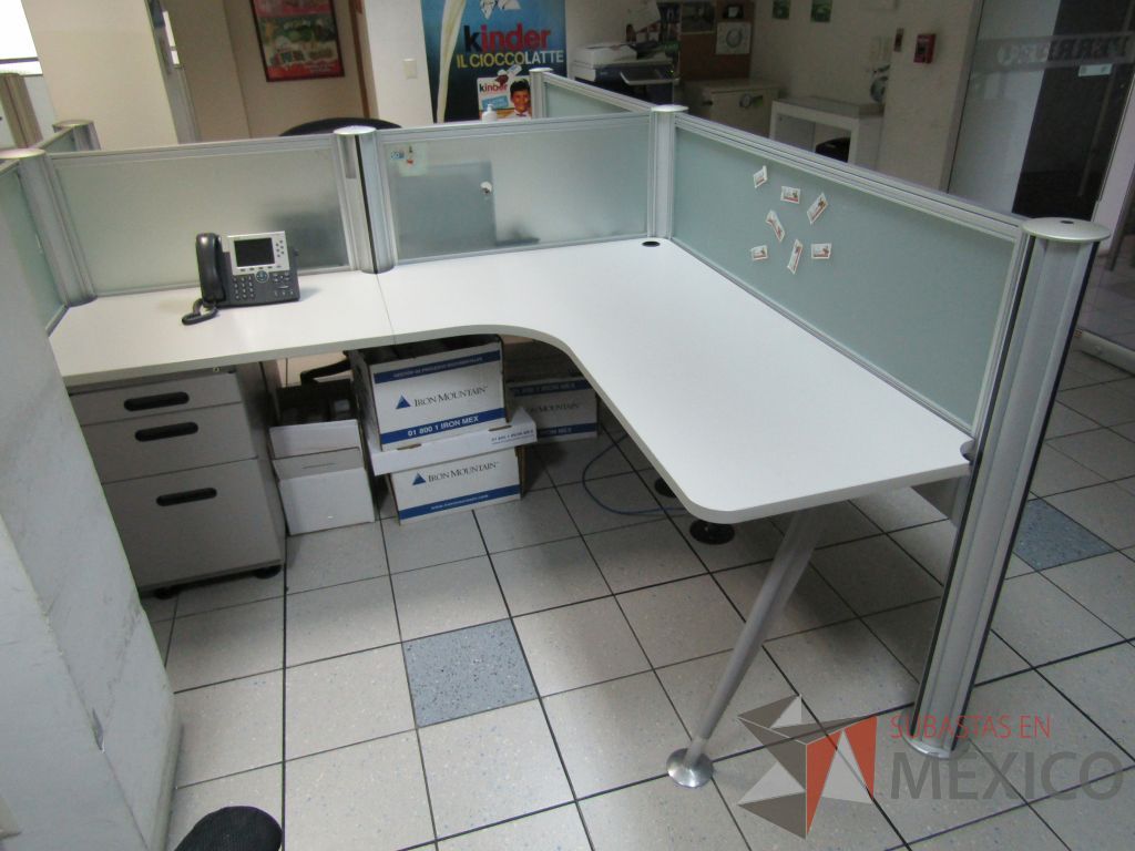 Lote 343 - Estación de trabajo para 15 personas con mampara y 15 archiveros - Imagen 35