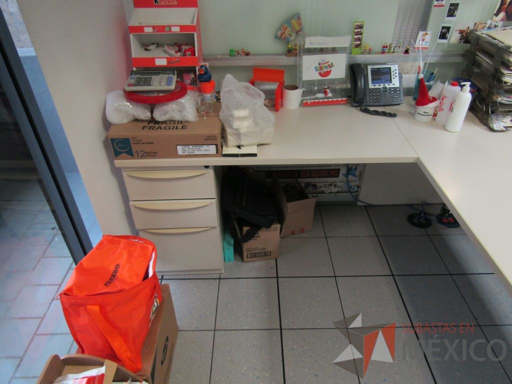 Lote 383 - Escritorio en escuadra con archivero de 3 cajones - Imagen 4