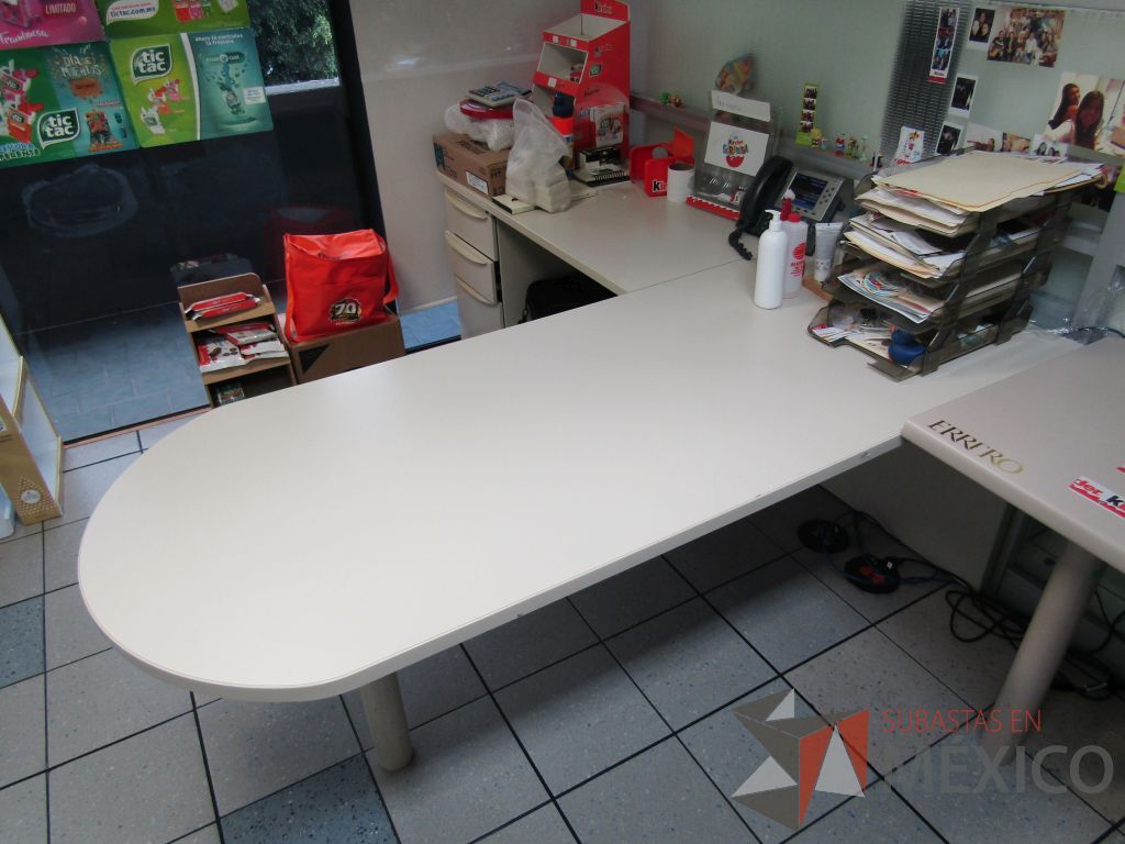 Lote 383 - Escritorio en escuadra con archivero de 3 cajones - Imagen 5