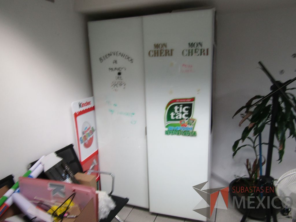 Lote 390 - Gabinete de 2 puertas y 2 entrepaños - Imagen 3