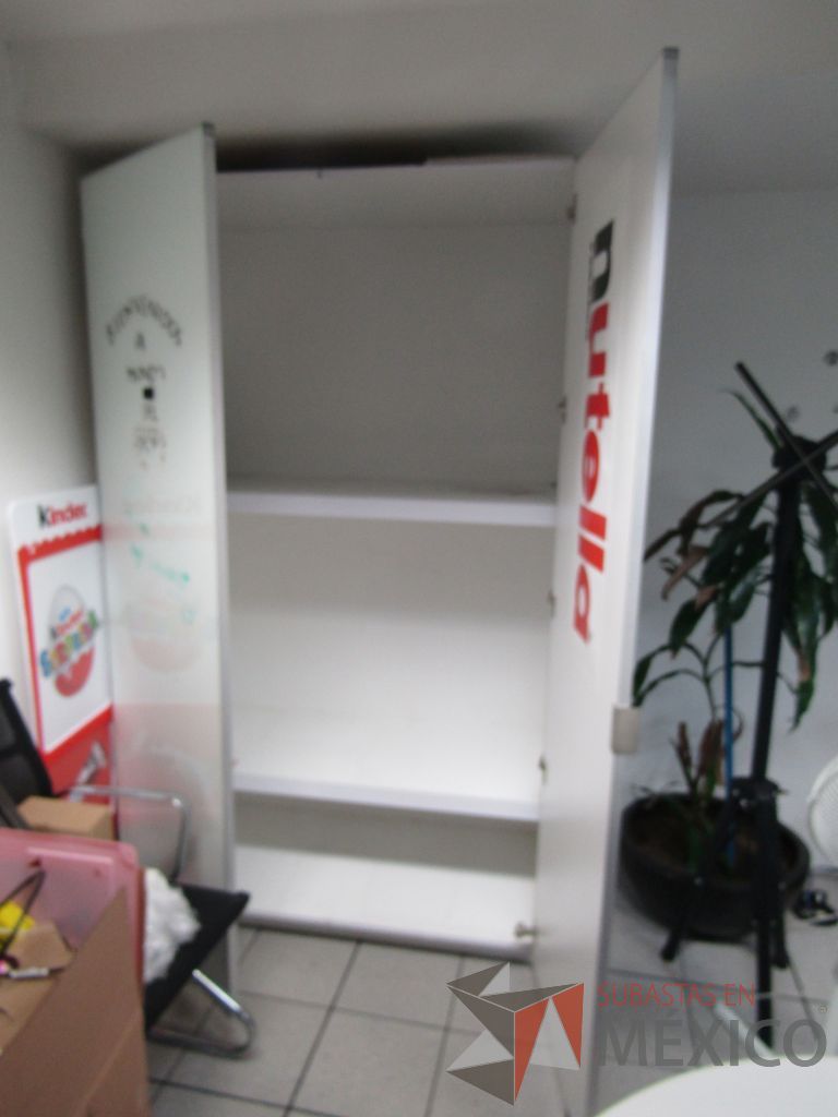 Lote 390 - Gabinete de 2 puertas y 2 entrepaños